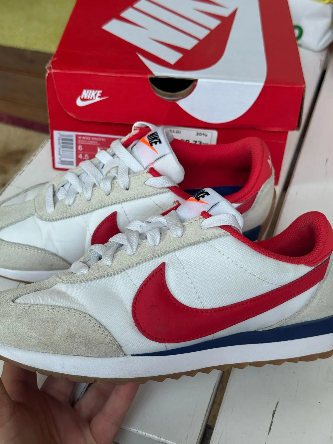 Nike Pacific White/Lt Crimson – Nr. 36.5