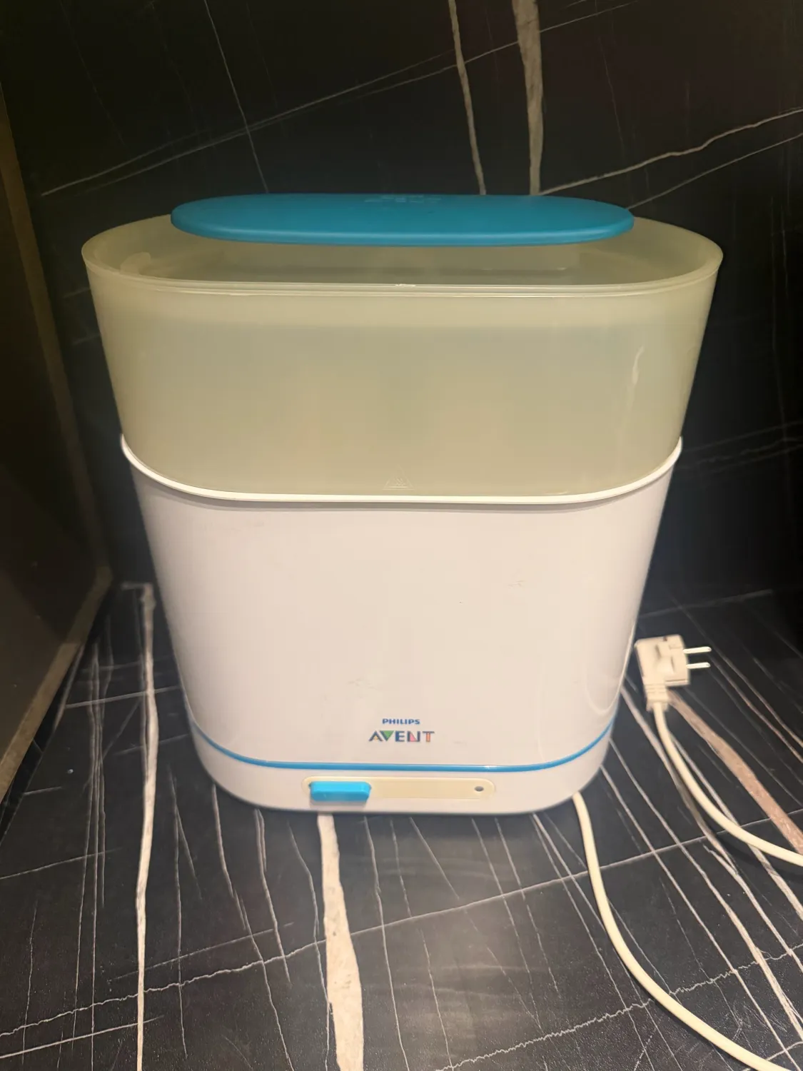 Sterilizues Philips Avent i përsosur për pajisjet e bebeve dhe fëmijëve.