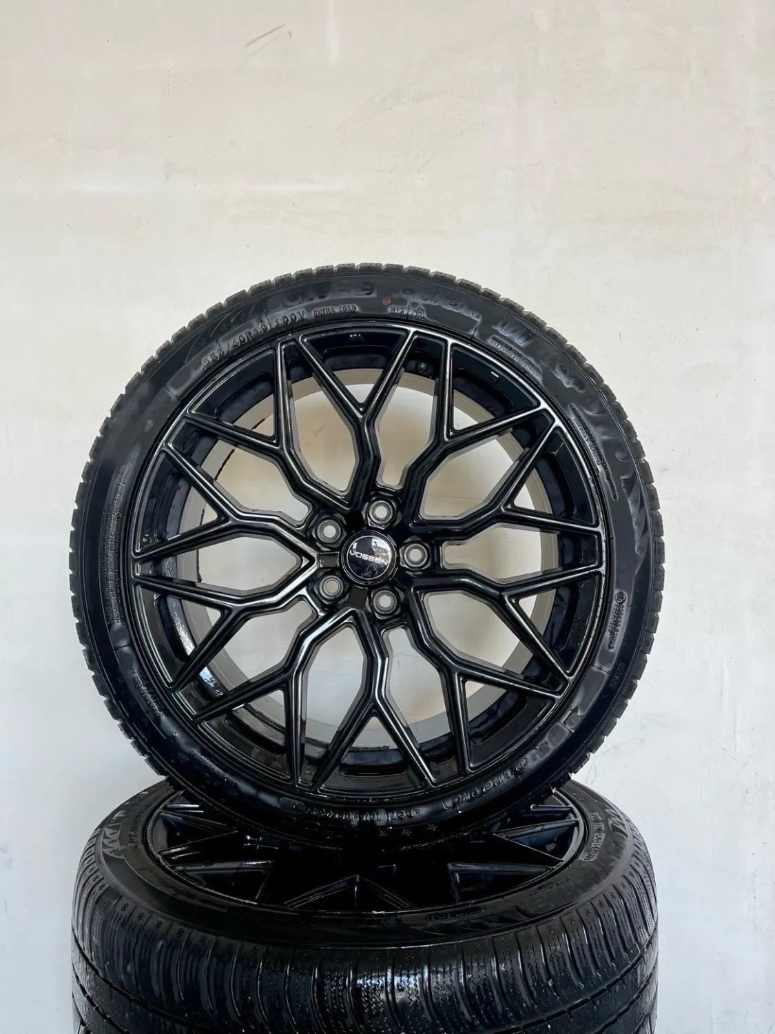 Fellne Vossen 19’ pa gume