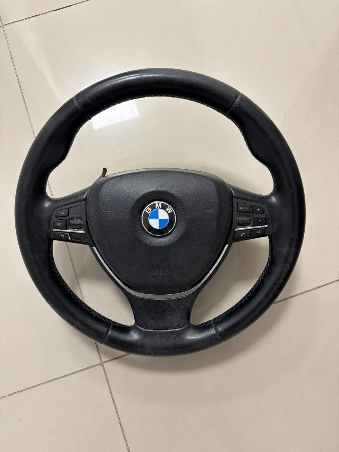 Shitet timoni i BMW F10