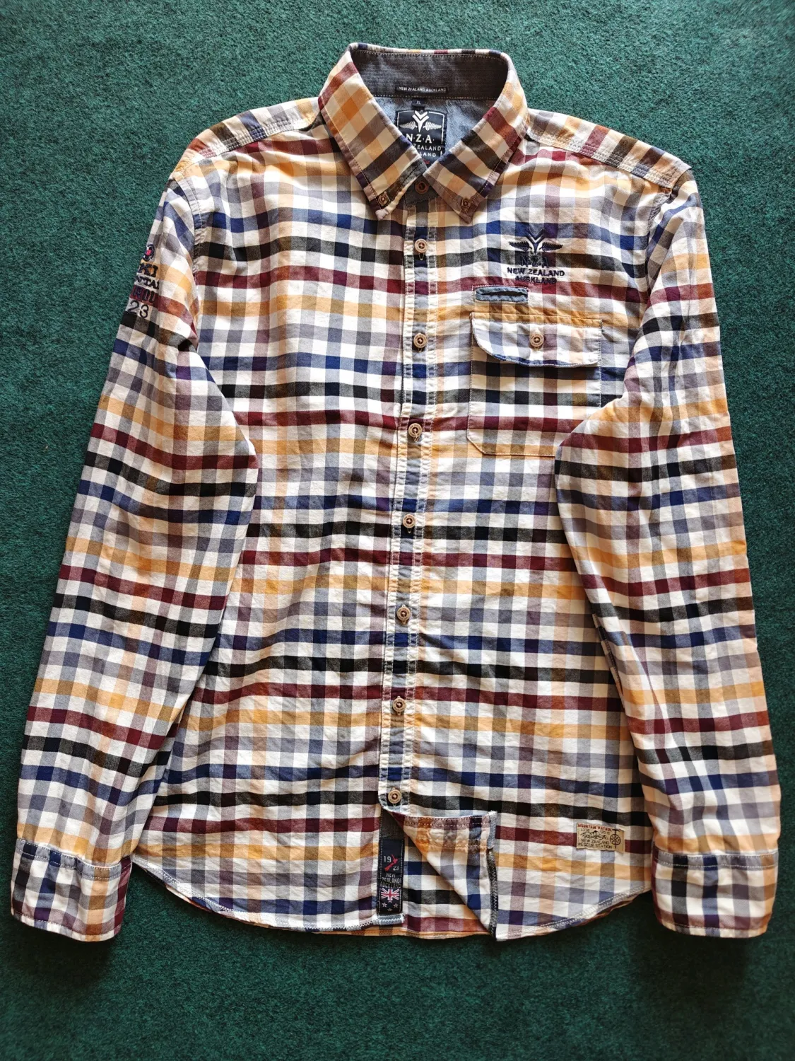 NZA New Zealand Auckland  -  Plaid Button-Down Shirt
