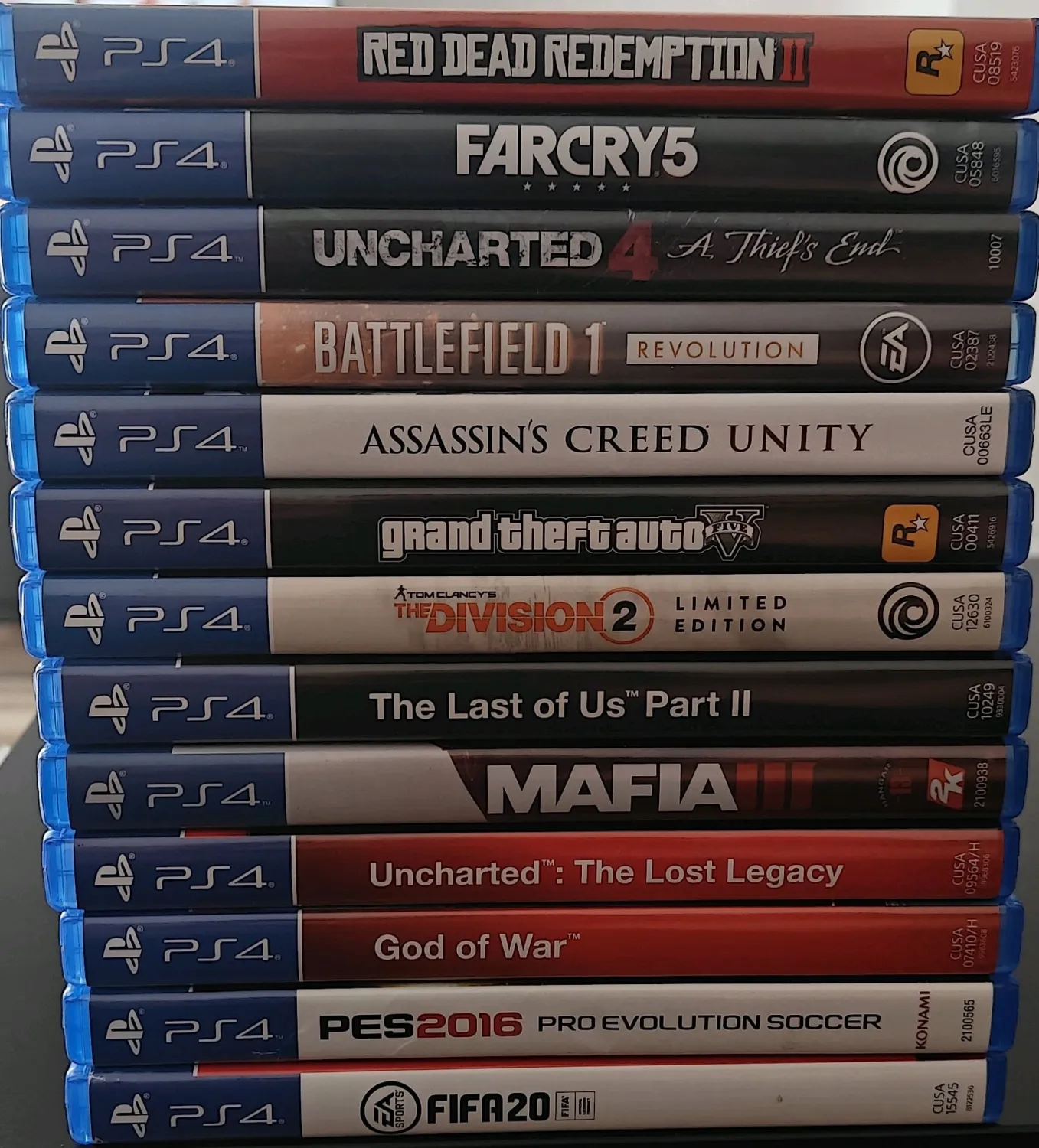 PS4 500GB + 3 joystick + 13 Lojra