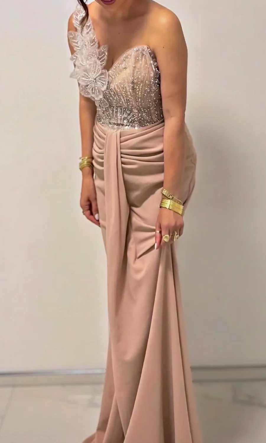Fustan nude elegant