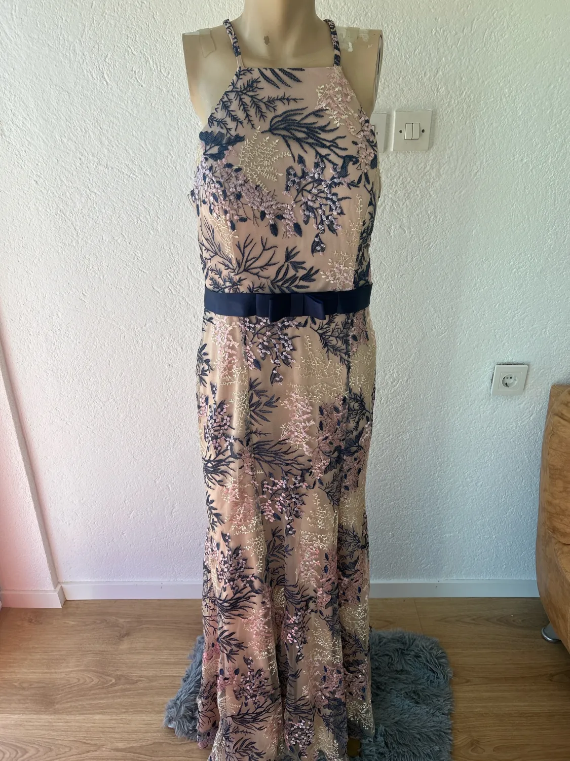 Fustan i veshur nje here (2 euro)