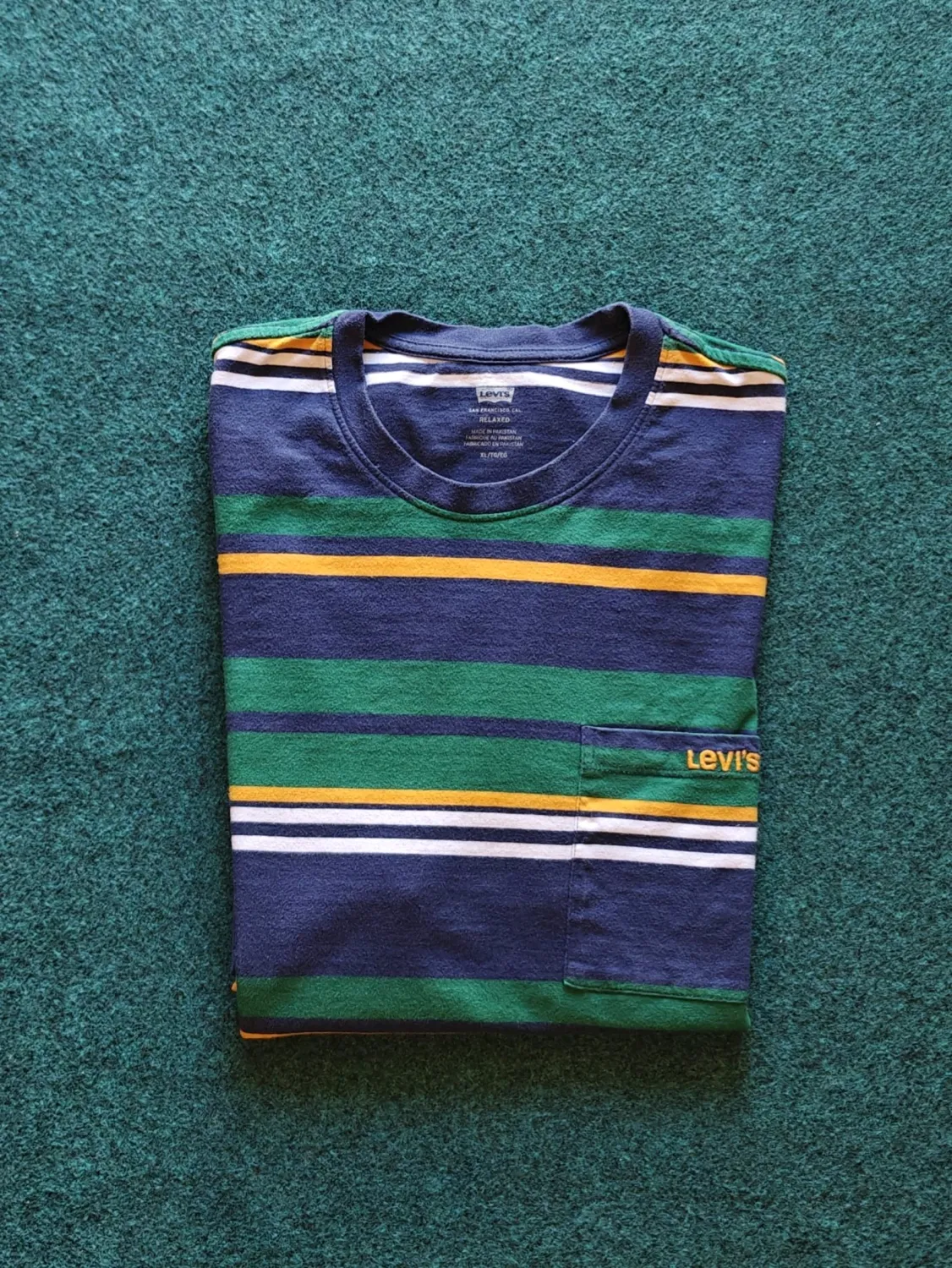 Levis  -  Chest Pocket Relaxed Fit Multi-Color T-Shirt