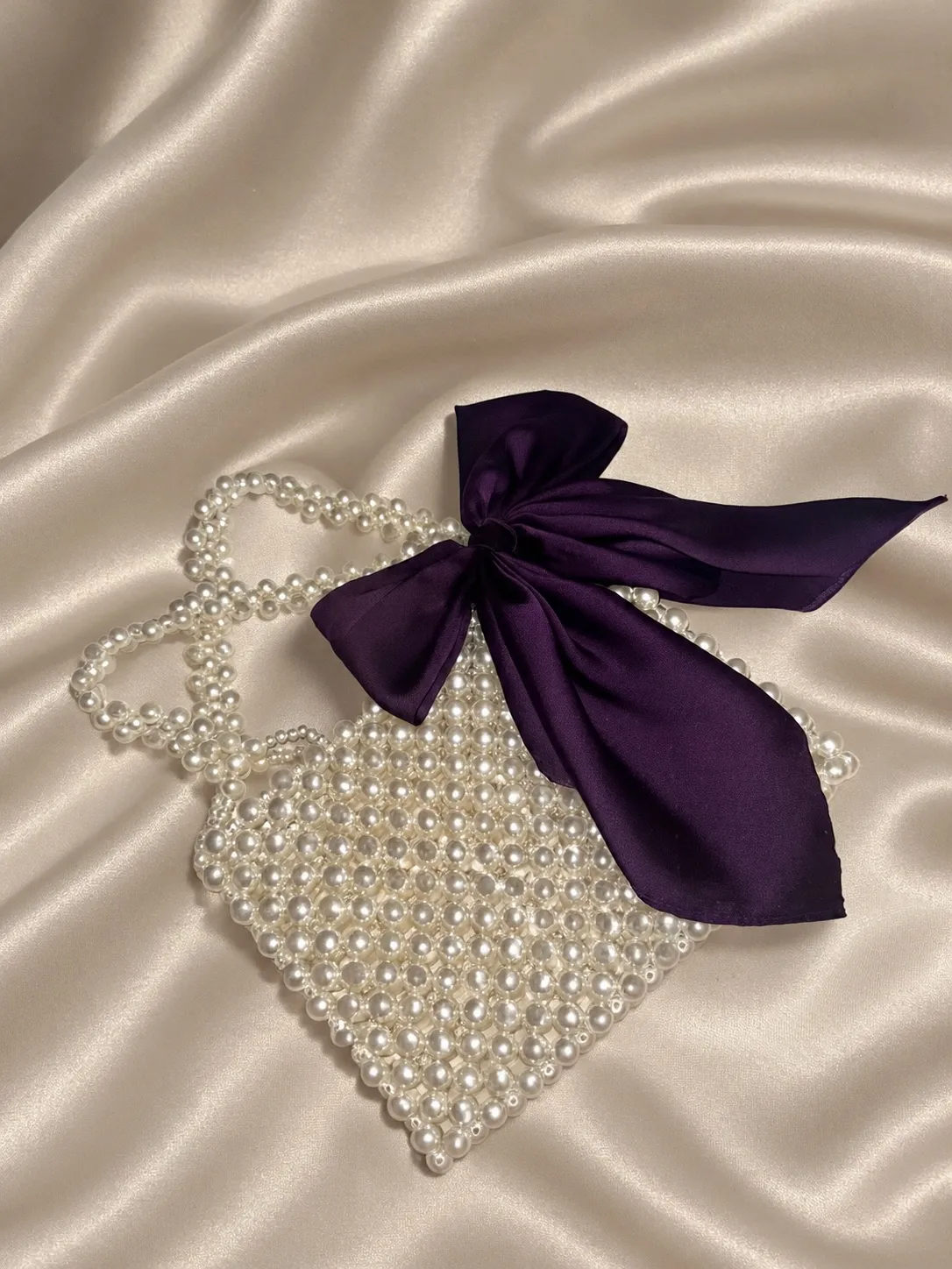 Çantë elegante me perla dhe fjongo sateni vjollcë 💜