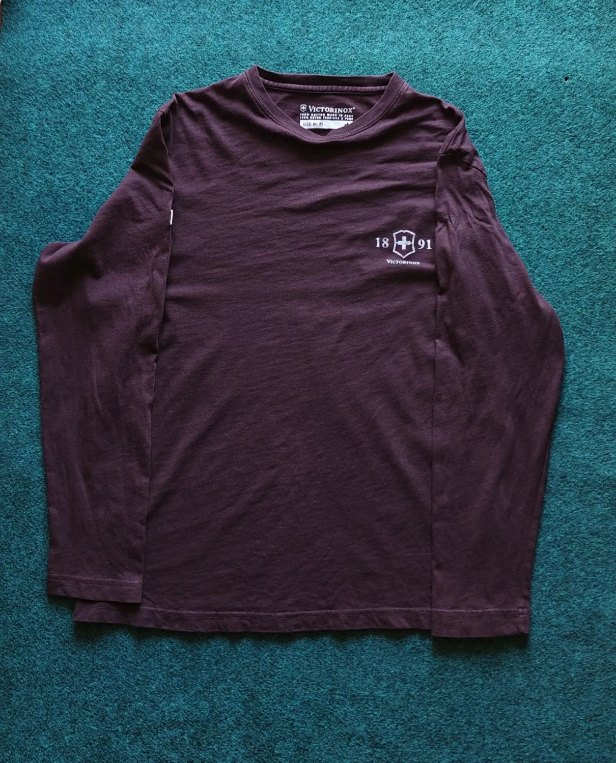 Victorinox Swiss Army Men's long-sleeve Crewneck Shirt
