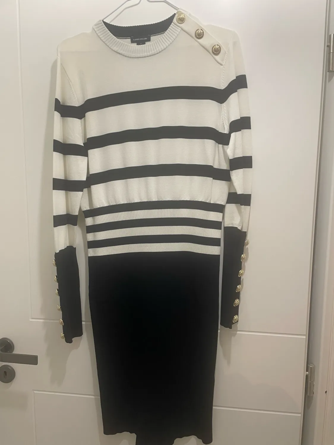 Fustan nga Karen Millen