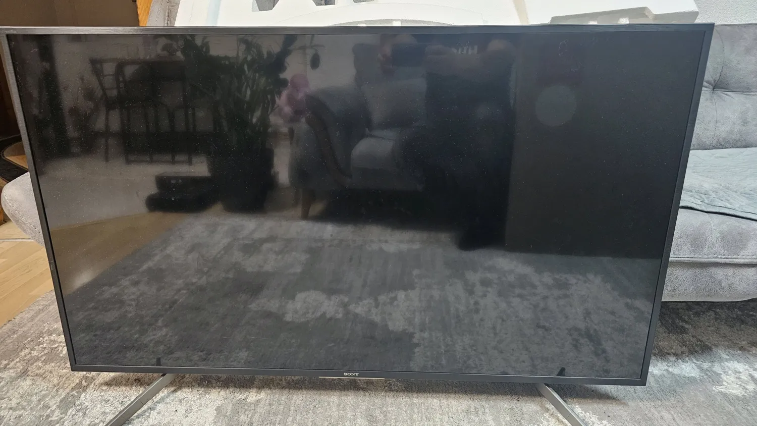 Tv sony 55 inq ekrani defekt
