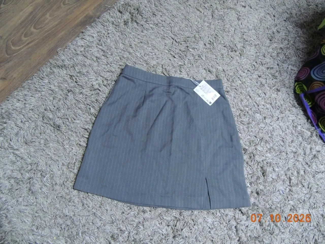 Fund ngjyr gri me vija te holla te bardha PEICES
