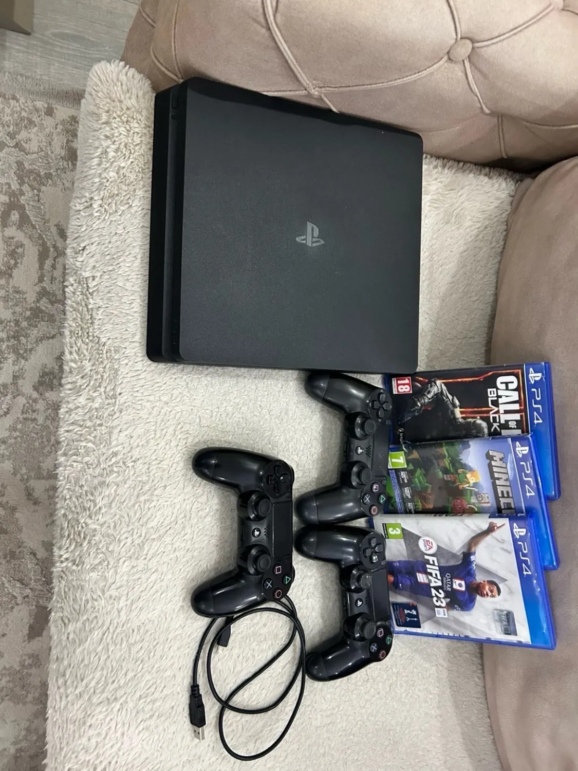 Sony playstation 4 slim