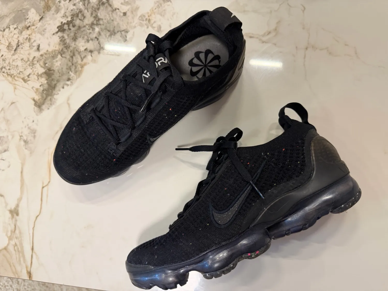 Nike te reja blere 220€ shiten 100€