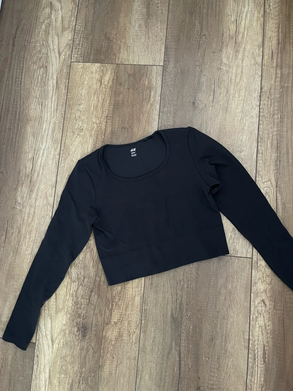Bluze fitnesi H&M, e shkurter , sportive  ( M)